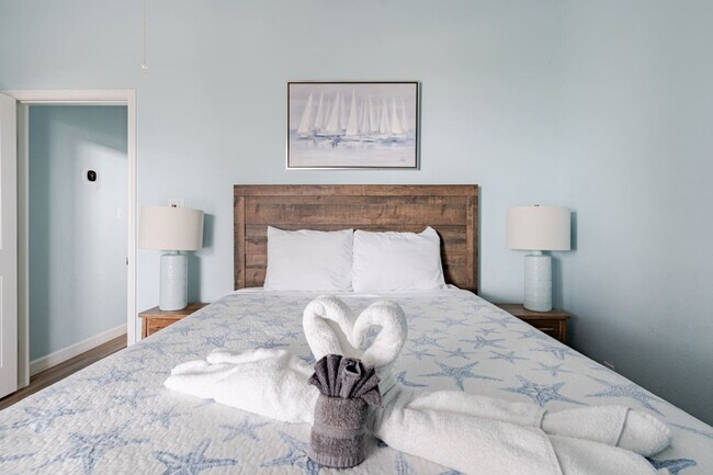 Building Photo - 994 Dolly St