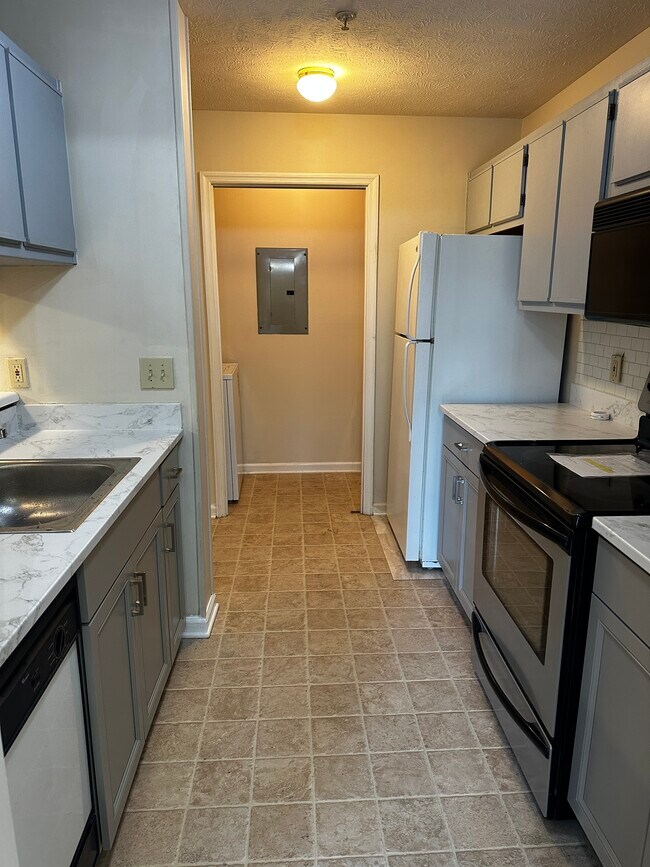 Building Photo - 241 Waterdown Dr