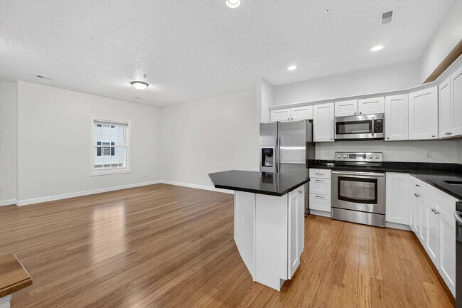 Building Photo - 220 E 37TH St