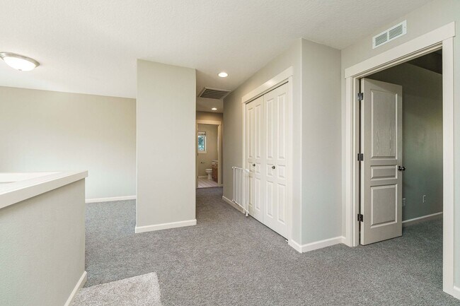 Building Photo - Cul-de-Sac Living at Its Best – Updated 3BR with Garage & A/C!