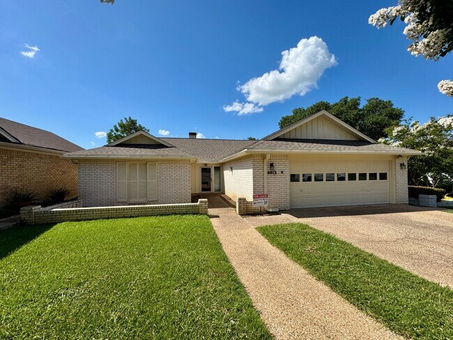 Building Photo - Single Family Home Available in Windmill Hill