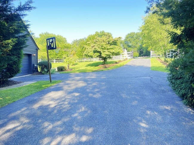 Building Photo - 13209 Lantern Hollow Dr