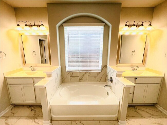 Building Photo - 243 Clear Fork Loop