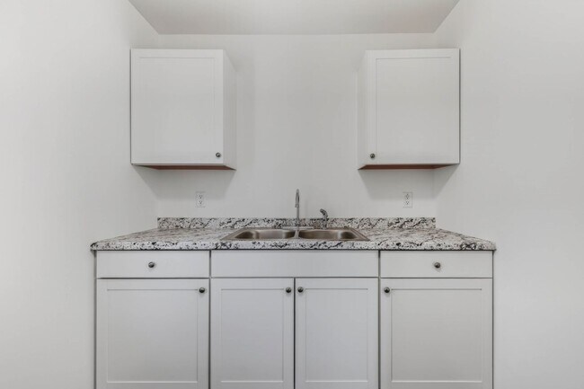 Building Photo - 101 Valley View Cir