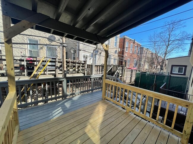 Building Photo - 1611 S Yewdall St