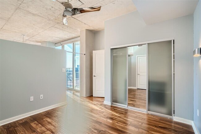 Building Photo - 360 Nueces St