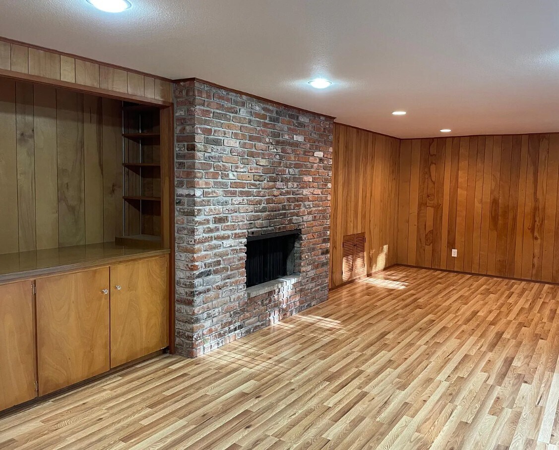 Building Photo - 5245 120th Ave SE