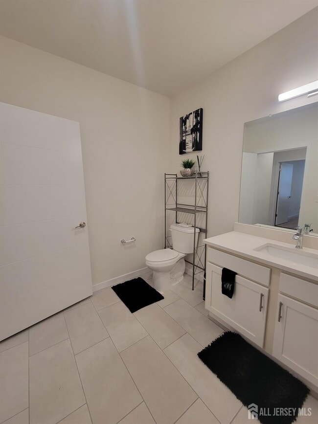 Building Photo - 231 Lorhan Dr