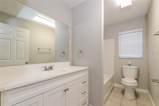 Building Photo - 1706 17th Ave Dr E