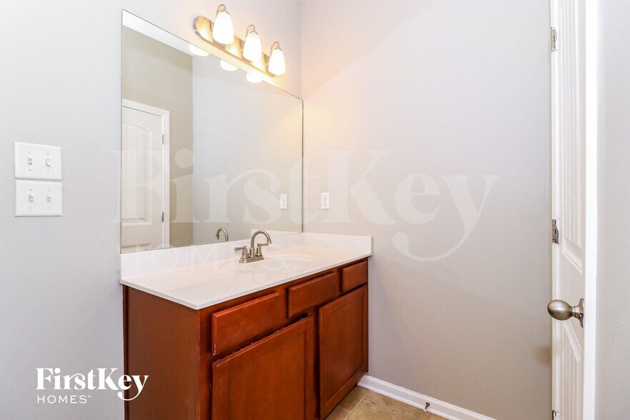 Building Photo - 4160 Bedford Valley Ln