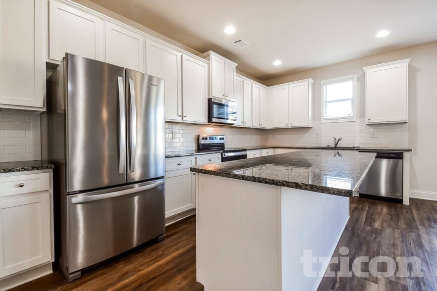 Building Photo - 4392 Bella View Dr