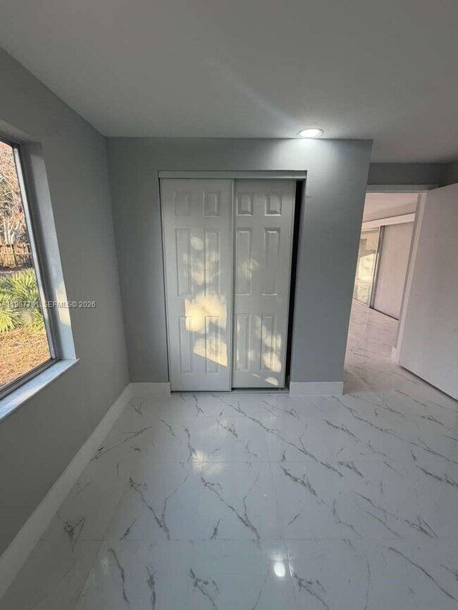 Building Photo - 4030 School Cir