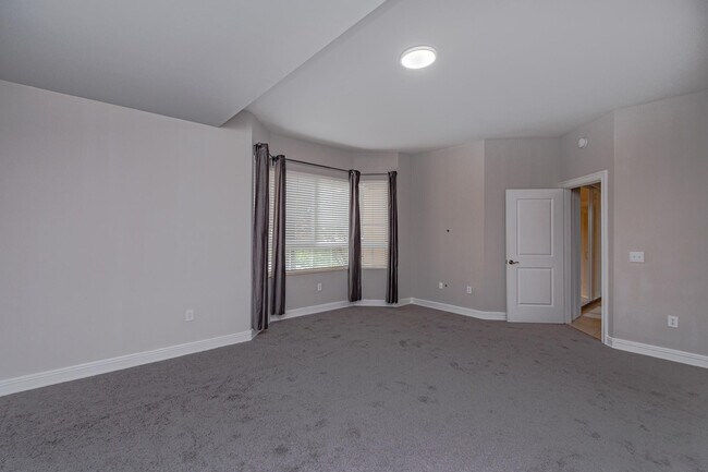 Building Photo - 16101 Emerald Estates Dr