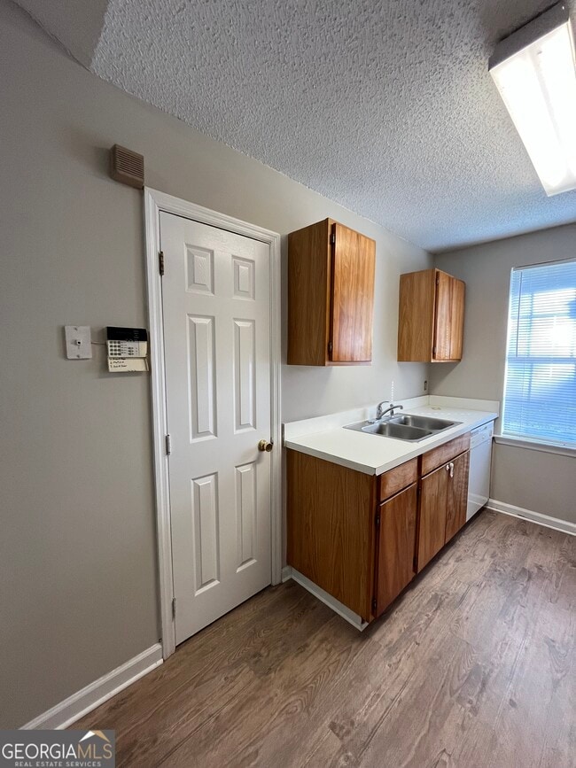 Building Photo - 300 Admiral's Walk Dr