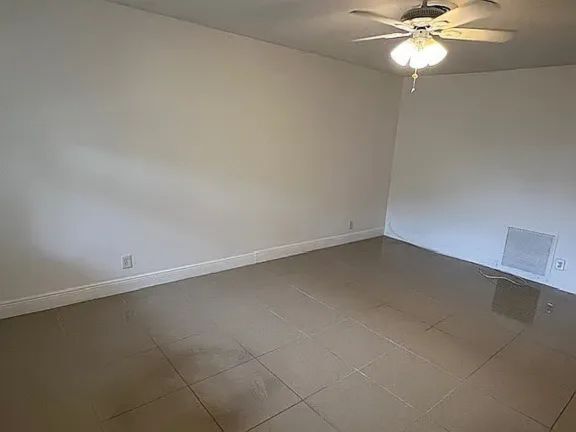 Building Photo - 1549 NE 26th Dr