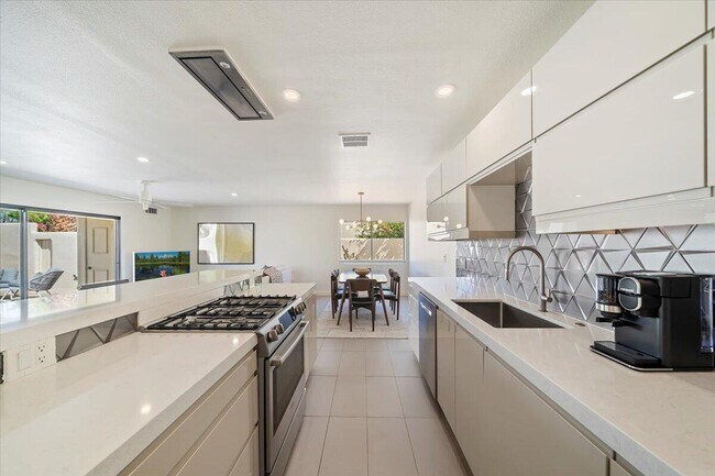 Building Photo - 436 Greenhouse Wy