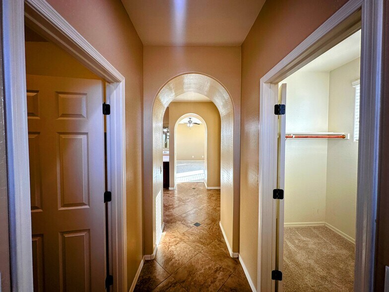 Building Photo - 4717 W Sweet Iron Pass