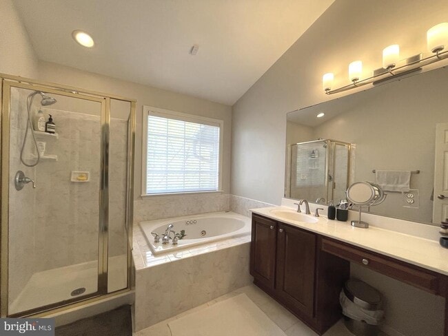 Building Photo - 102 Lounsbury Pl
