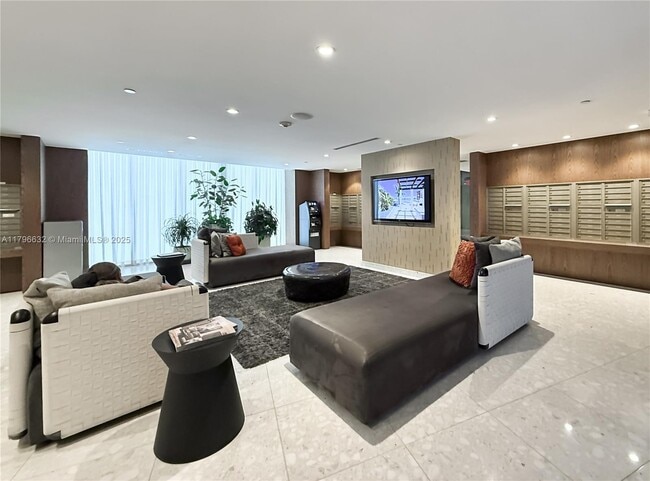 Building Photo - 2020 N Bayshore Dr