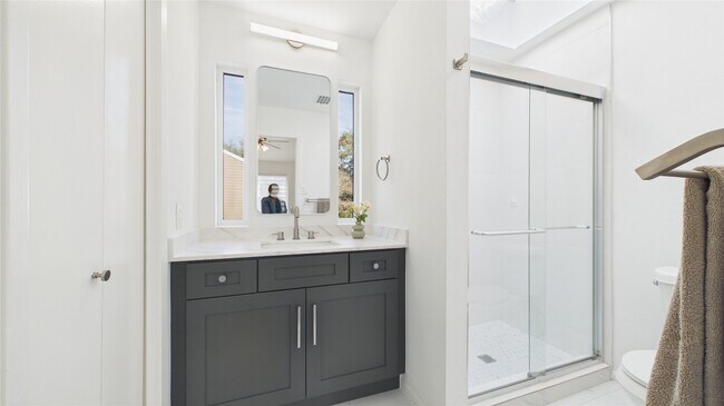 Building Photo - 1211 Jackson Blvd