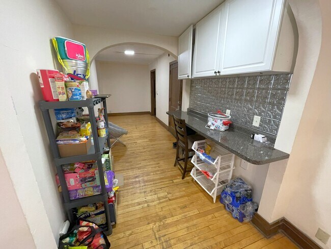 Building Photo - 46 N Breese Terrace