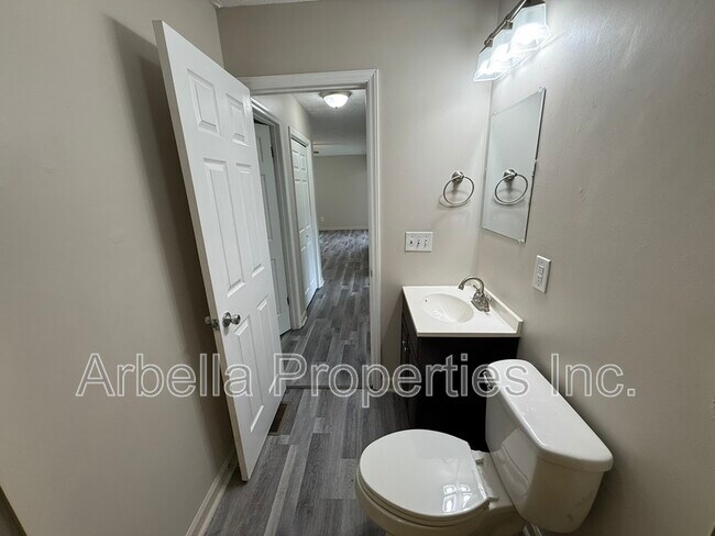 Building Photo - 230 Booher Ln