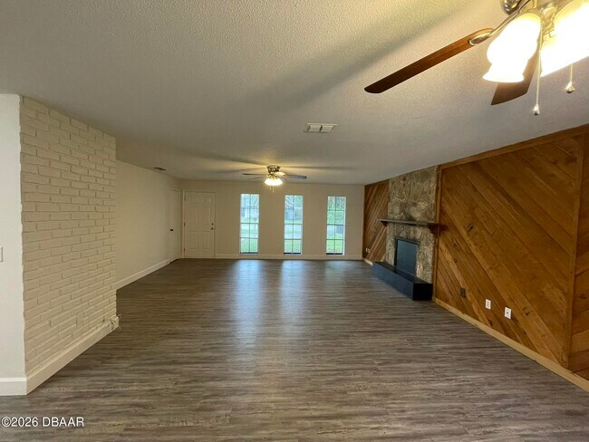 Building Photo - 90 Hickory Hills Cir