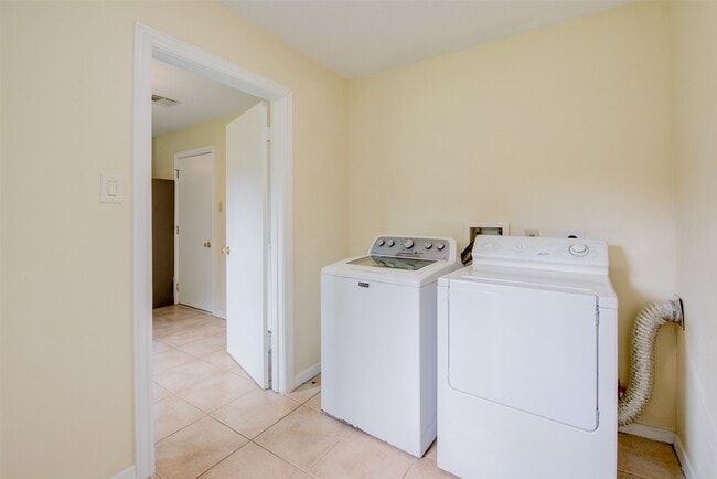 Building Photo - 8807 McAvoy Dr