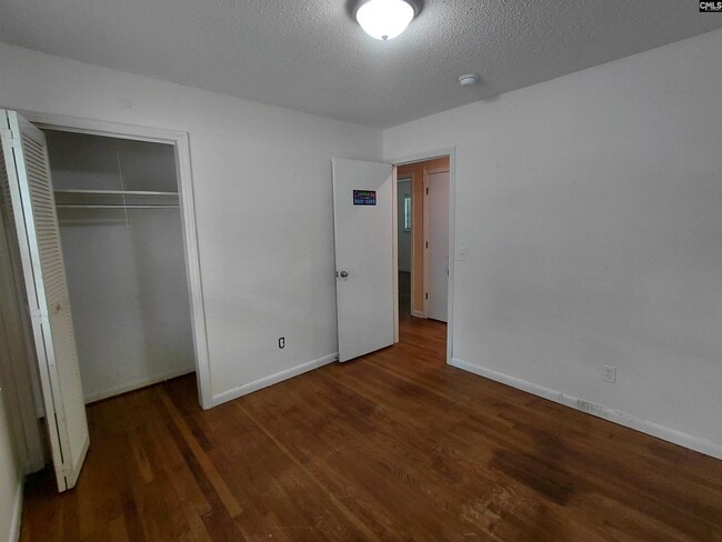 Building Photo - 224 Hickory Ridge Dr
