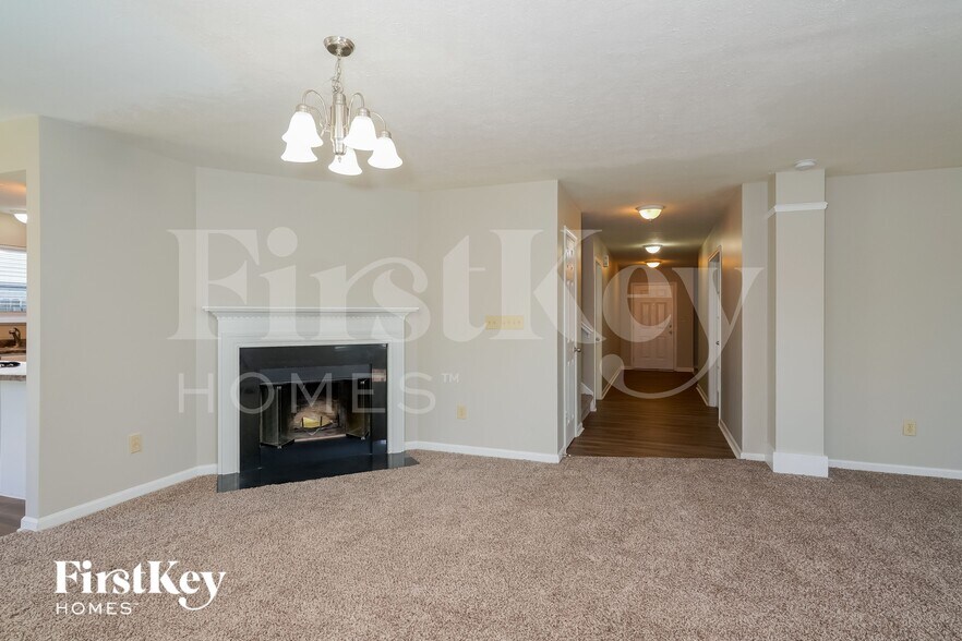 Building Photo - 2217 Hampton Dr