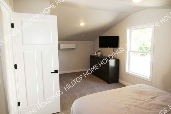 Building Photo - 9 Brookside Rd