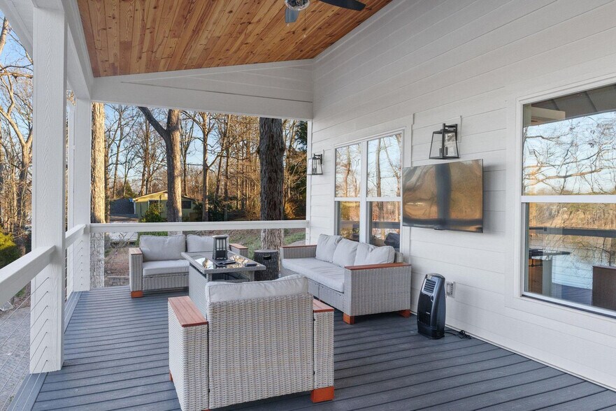 Building Photo - 93 Snyder Dr