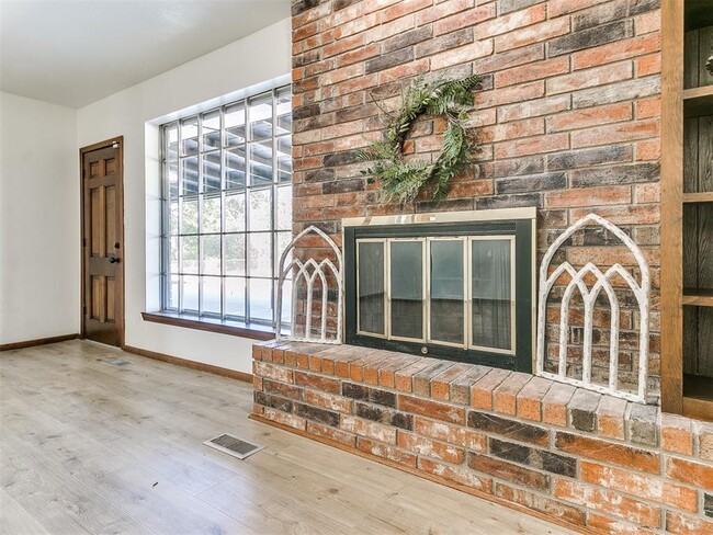 Building Photo - 103 Clador Dr