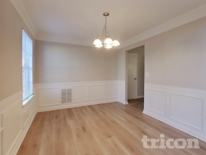 Building Photo - 350 Creekview Blvd