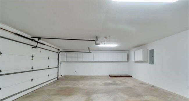 Building Photo - 640 SW Dani Ann Ln