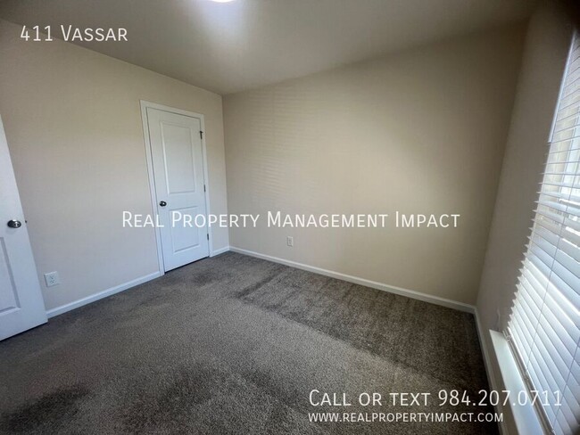 Building Photo - 411 Vassar-