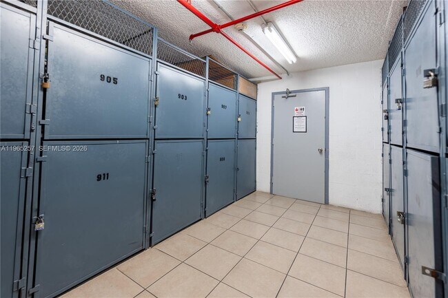 Building Photo - 17011 N Bay Rd