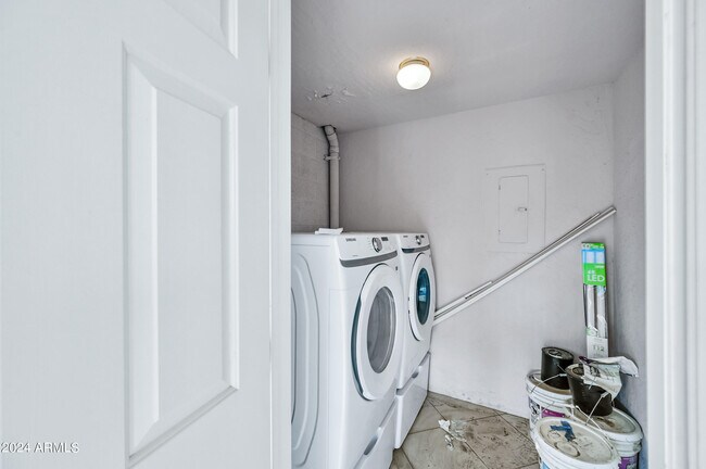 Building Photo - 17404 N 99th Ave