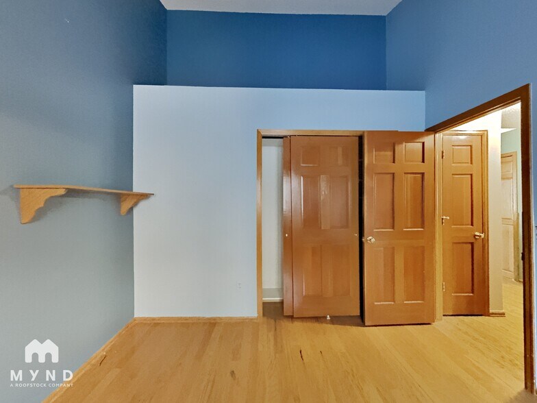 Building Photo - 2402 S Gray Dr