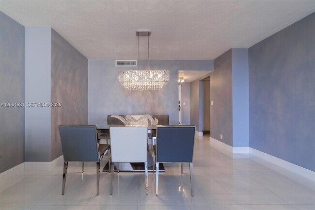 Building Photo - 2500 Parkview Dr