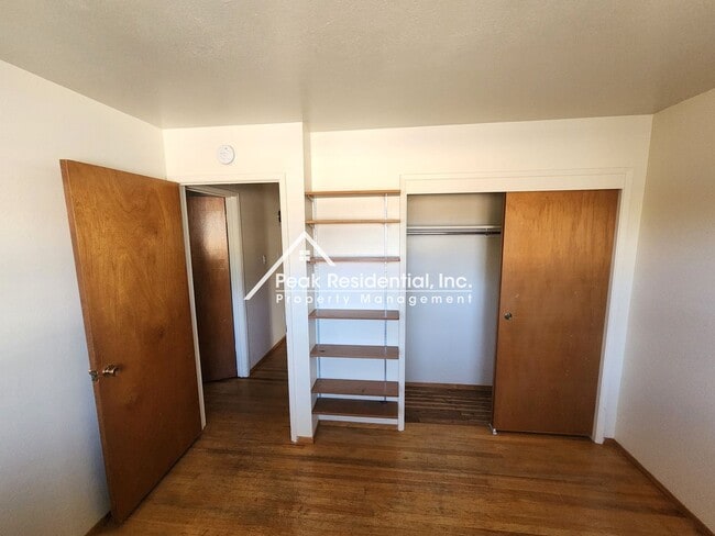 Building Photo - Charming 4bd/2ba Home with Large Backyard