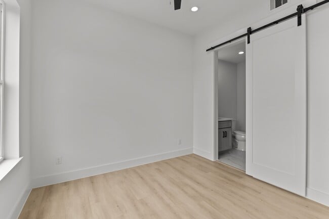 Building Photo - 3112 Live Oak St
