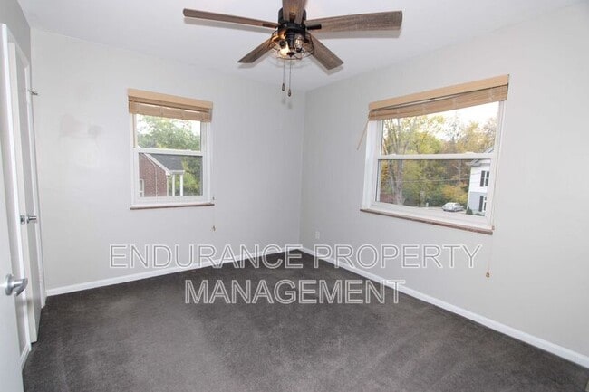 Building Photo - 1646 Raglan St