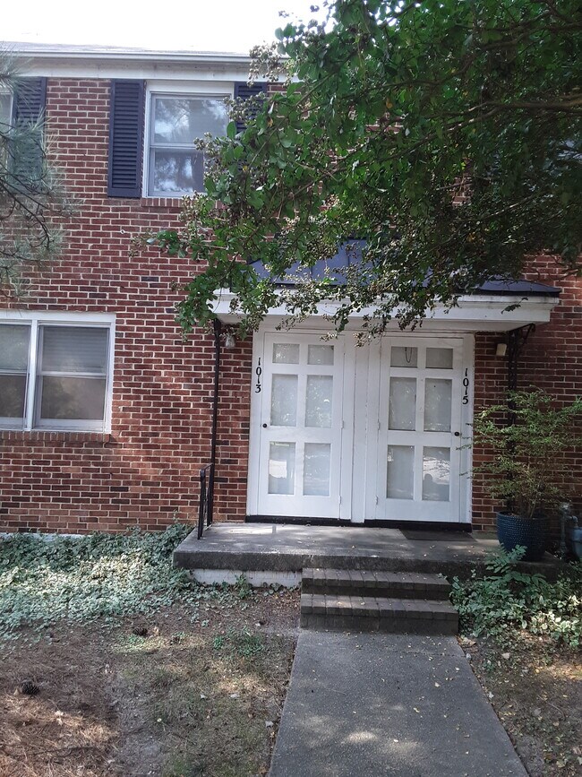 Entry - 1013 Nichols Dr