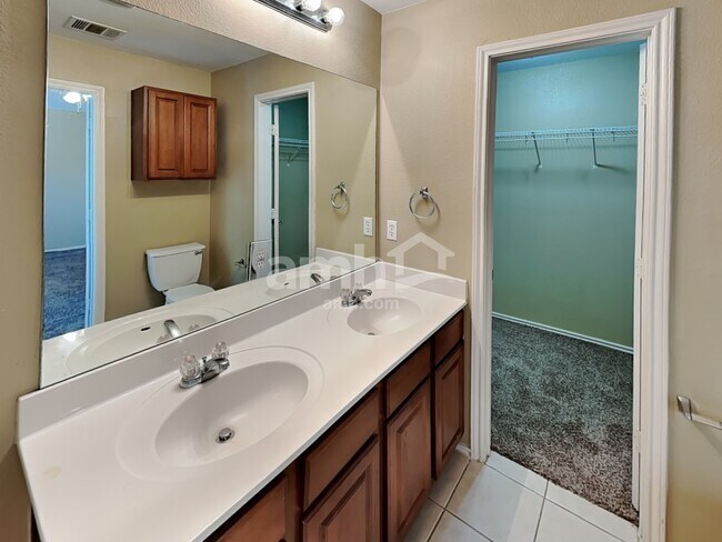 Building Photo - 149 Ashwood N