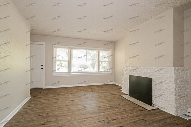 Building Photo - 529 La Motte Ln