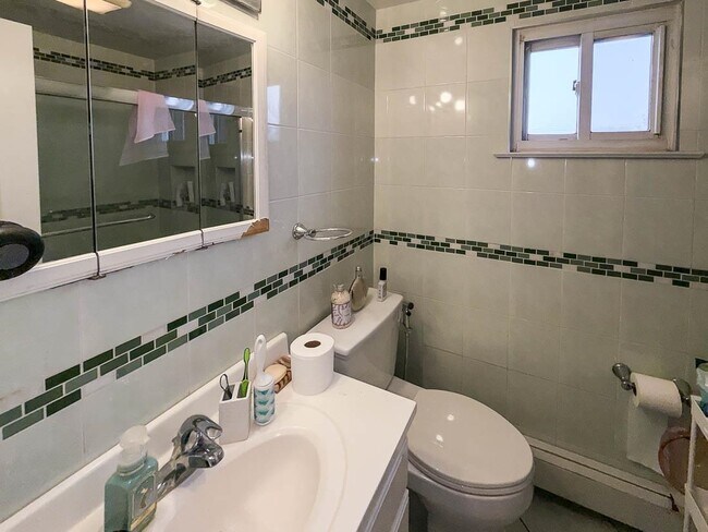 Building Photo - 57 Suburbia Ct