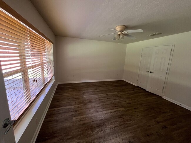 Building Photo - 4146 SW 47th Ct