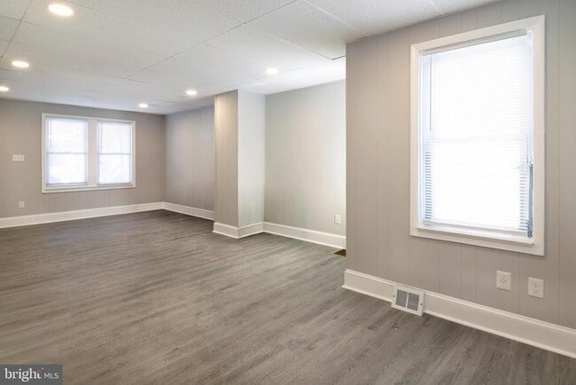 Building Photo - 614 Hunter St