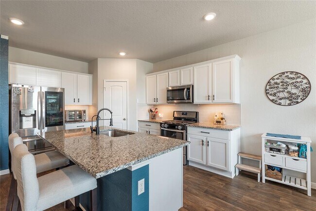 Building Photo - 205 Strand Ln